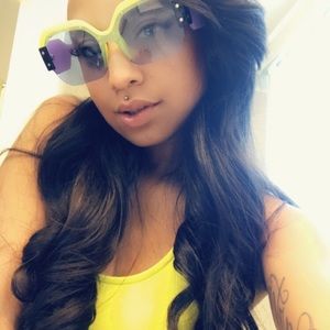 Meet your Posher, Tiara